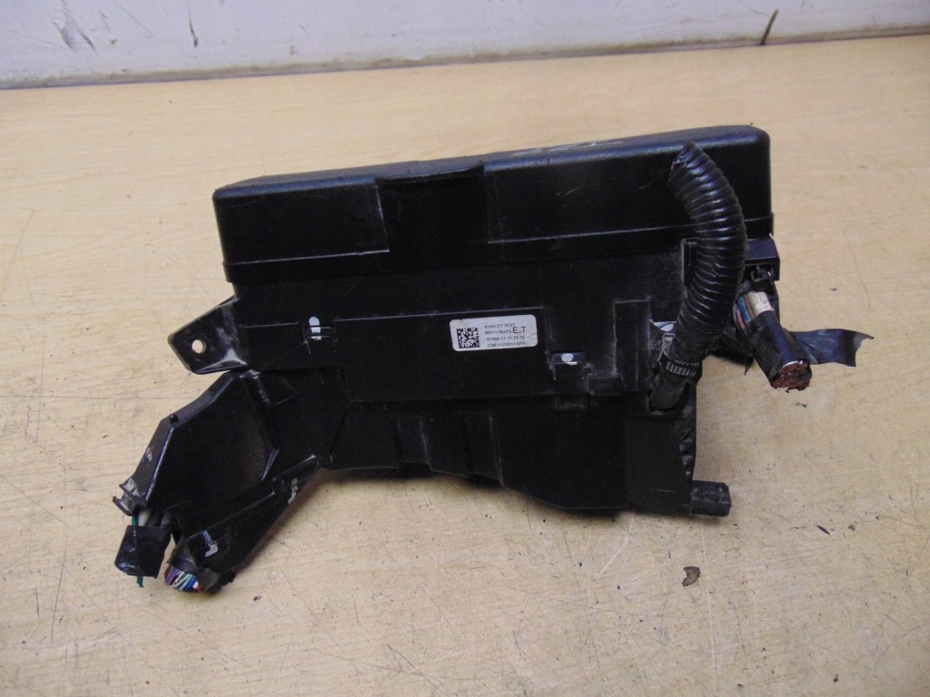 Коробка предохранителей toyota avensis t27 2.0d 82111-05j70 Киев