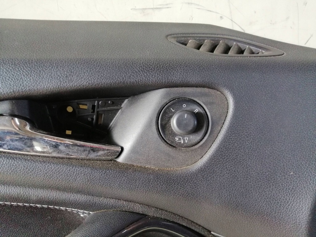 Обшивка оббивка перед ліва сторона opel zafira c 2014r led ambilight в Україні