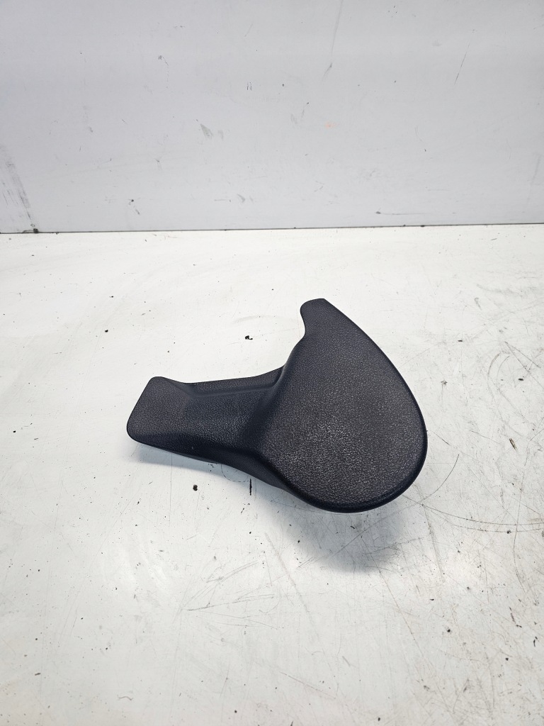 Купити Захист  заглушка сидіння права audi q3 5n0881480b