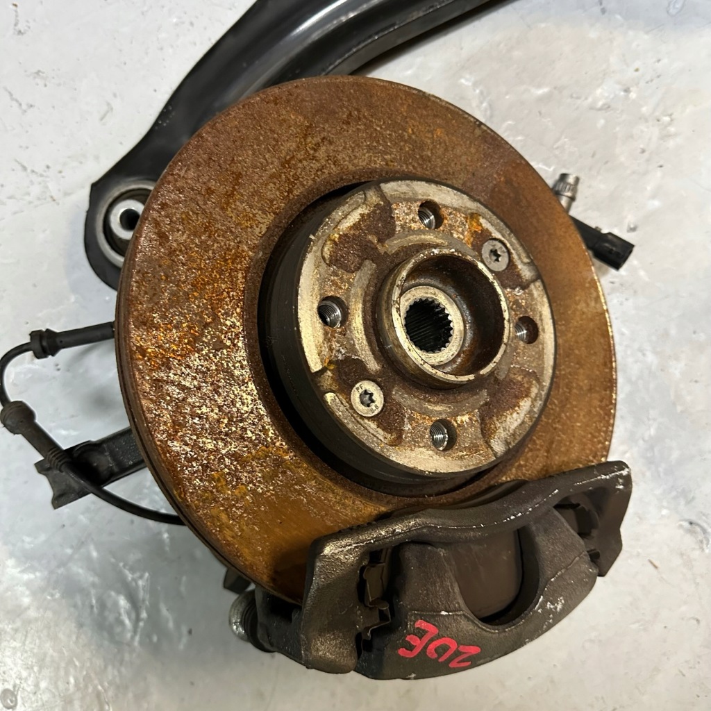 фото №4, Renault zoe правая поворотный кулак амортизатор ступица