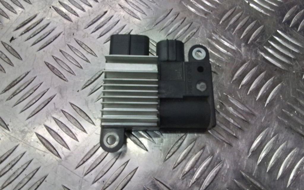 фото №1, Yaris iv cross модуль вентилятора 1.5 89257-k0020