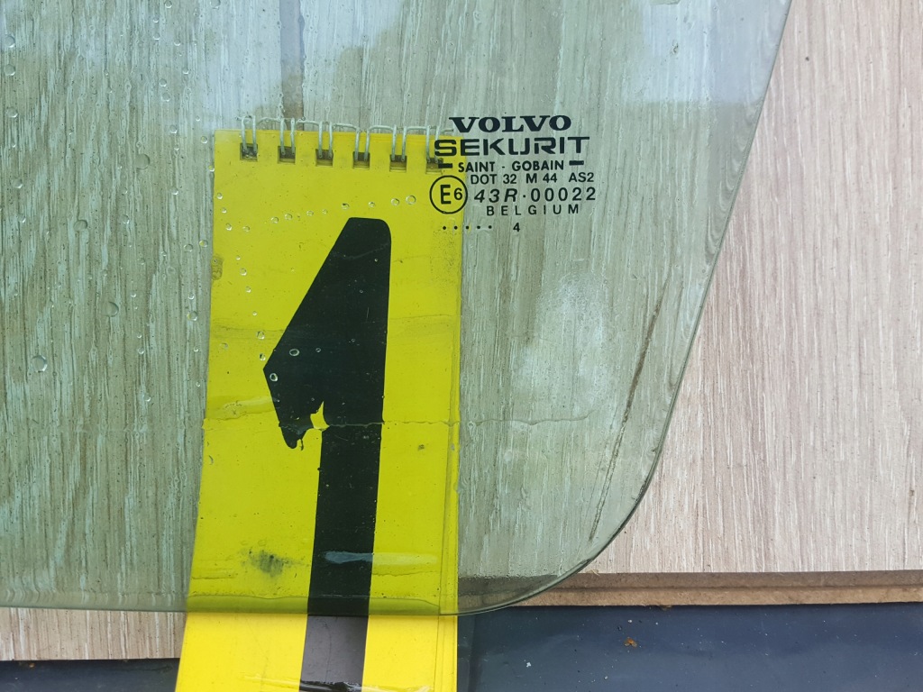 фото №2, Скло бічна ліва передня лівий перед volvo v40