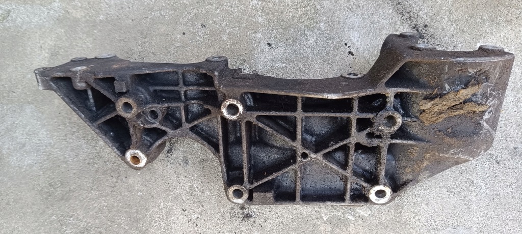 Кронштейн генератора vw audi skoda seat r045903143c в Украине