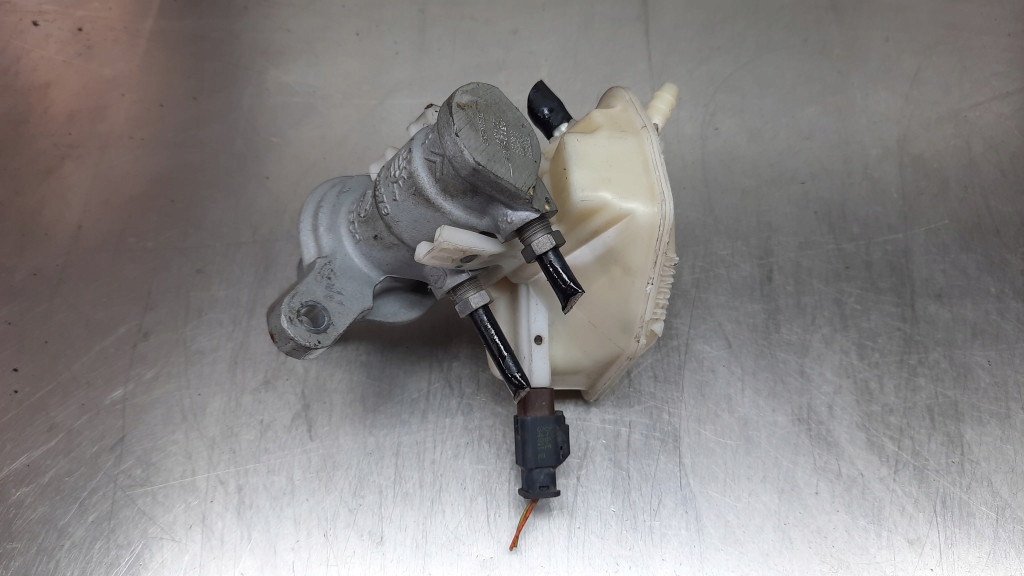 Насос тормозная citroen c4 2 1.6hdi 12r hb y24879 в Украине