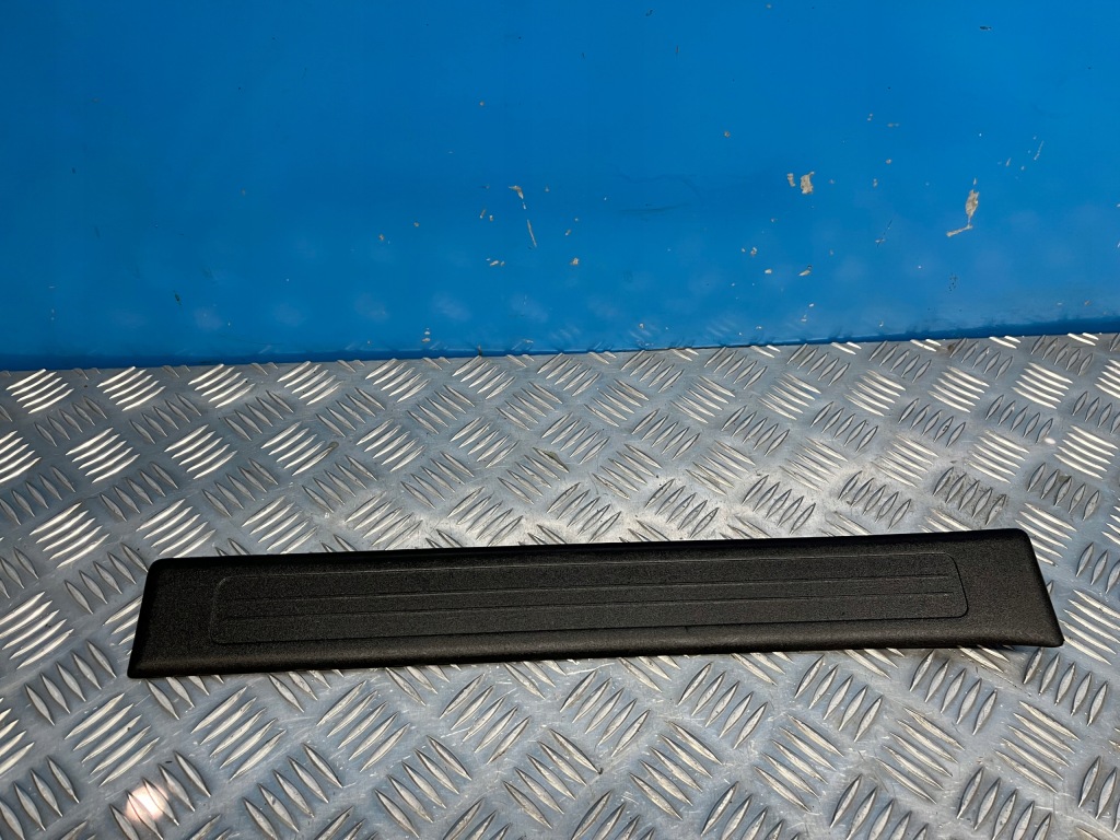 Купити Mercedes gl w164 накладка поріг правий задній a1646801635