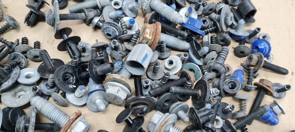 фото №6, S3 8y a3 болты винтики перед бампера поперечина lz5m vw audi