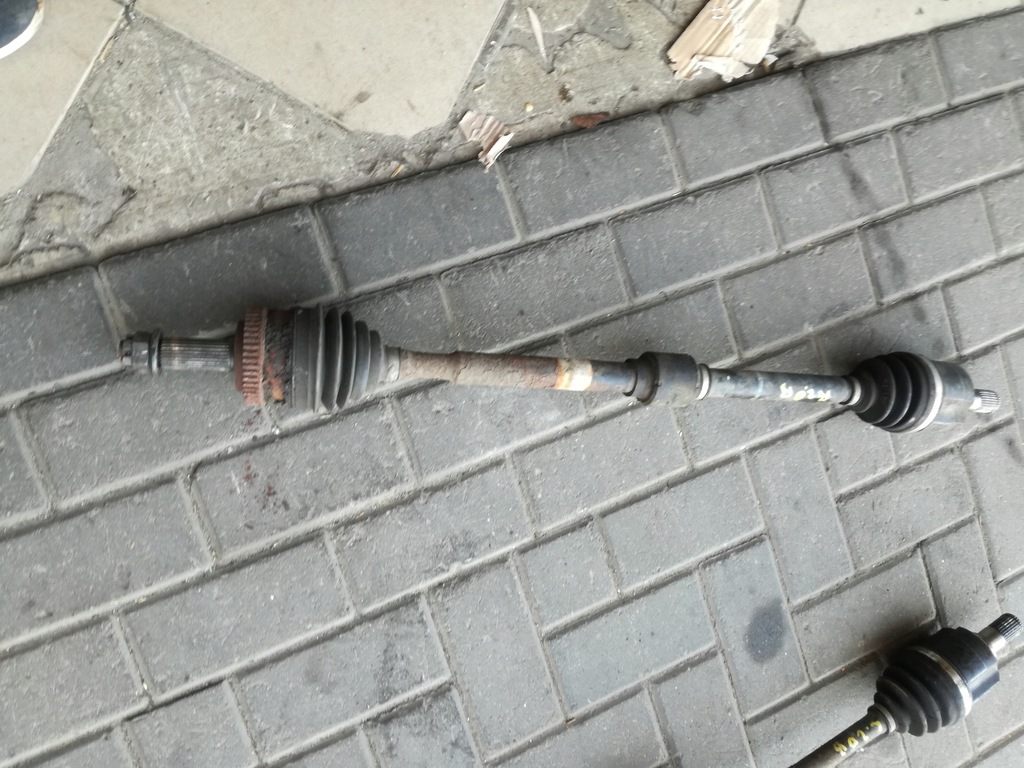 фото №1, Kia sportage ii 2004 - 2010 rok 2.0b приводной вал правая 2wd механическая коробка передач