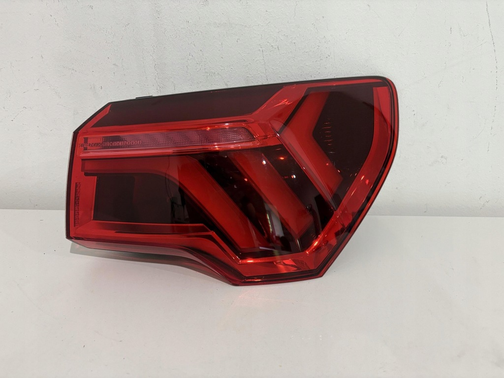 Купити Audi q3 2 83a фара правий задній кузовна led 83a945092 led