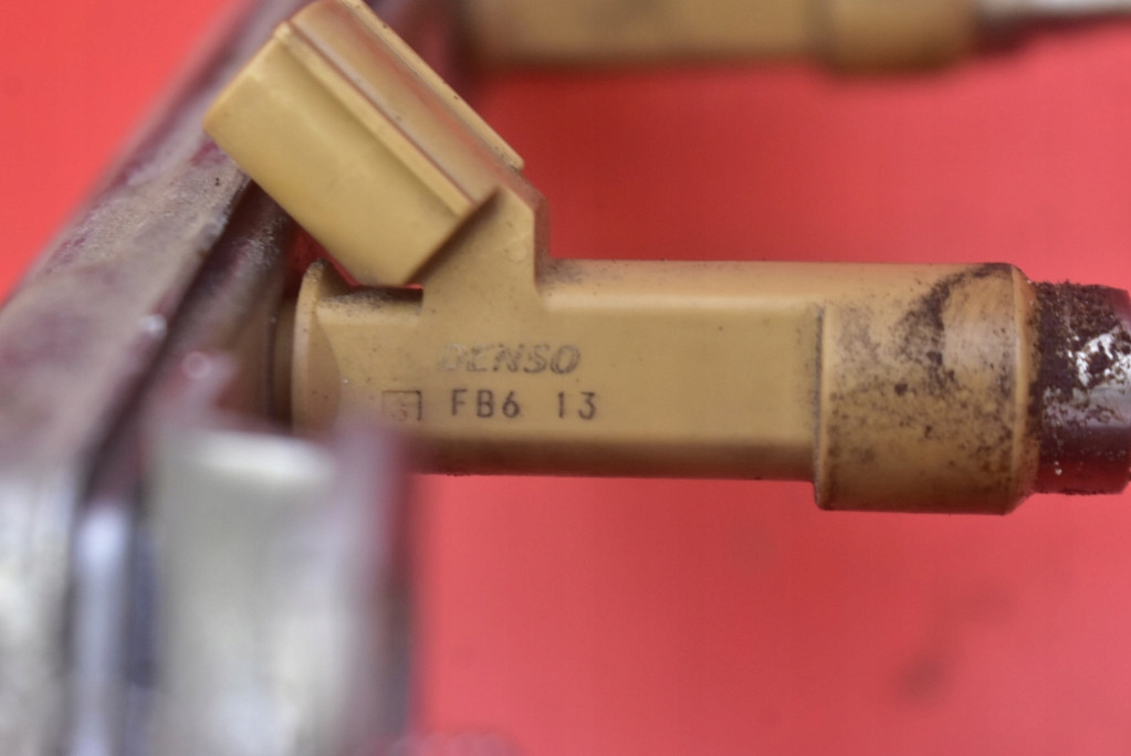 фото №9, Молдинг упорскування форсунки 23250-0t030 toyota auris ii e18 1.6 valvematic