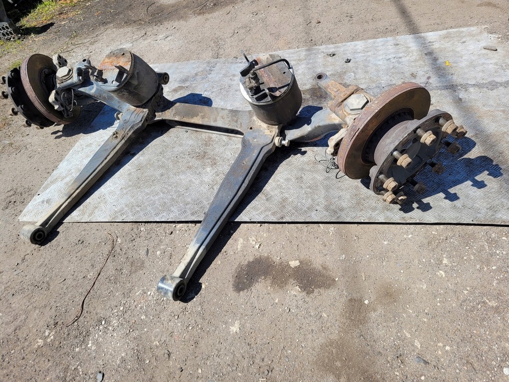 фото №1, Oś балка перед передняя комплектная ступица поворотный кулак volvo fe 6x2 d7e e-5