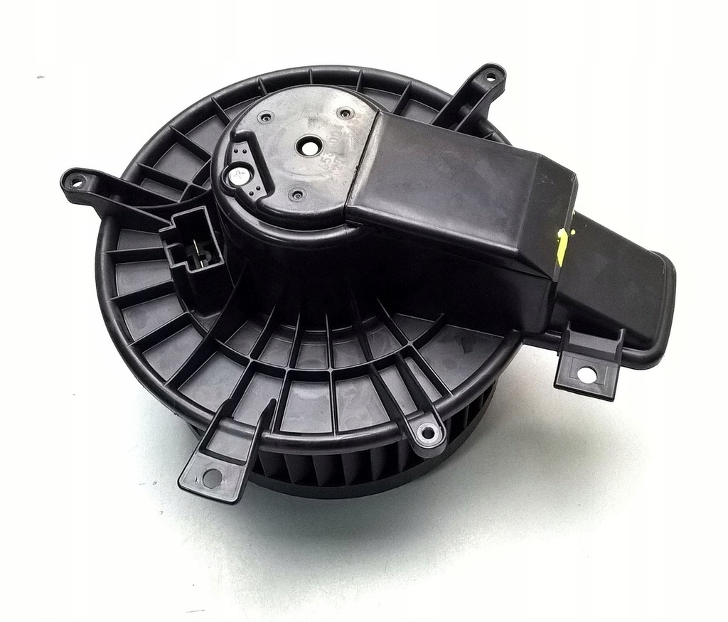 фото №1, Maserati ghibli iii quattroporte vi 2013- вентилятор салона оригинальный номер 673000088