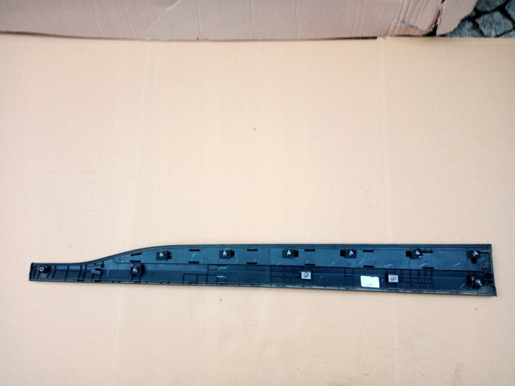 фото №4, Hyundai kona молдинг дверь правый перед