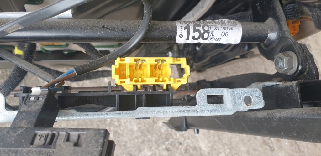 Сидіння лівий перед mercedes e w207 купе оригінальний номер eu Зі Шроту