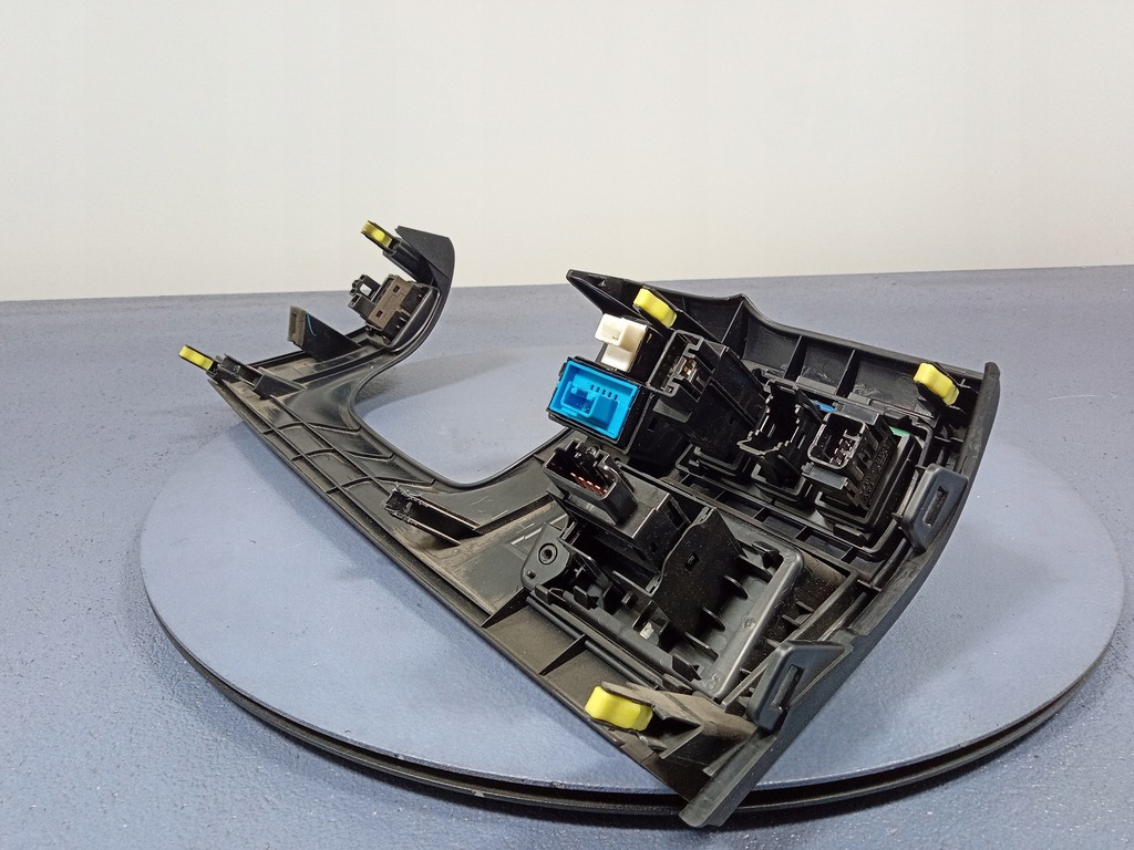 фото №10, Lexus is ii xe20 защита панели консоли нижняя левая