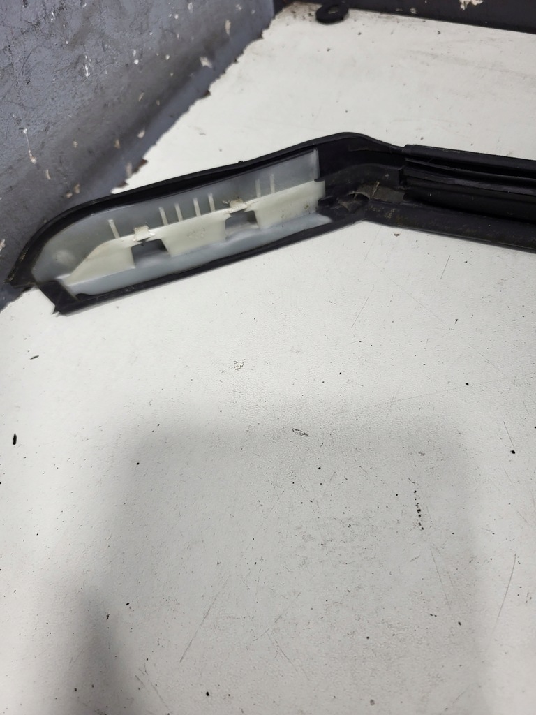 фото №9, Прокладка направляющая стекло правый перед peugeot 2008 i 9673086280