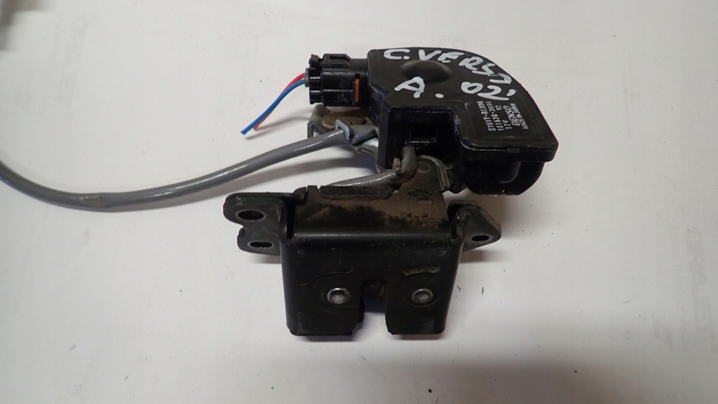 фото №1, Toyota corolla verso 01-03 замок крышки багажника