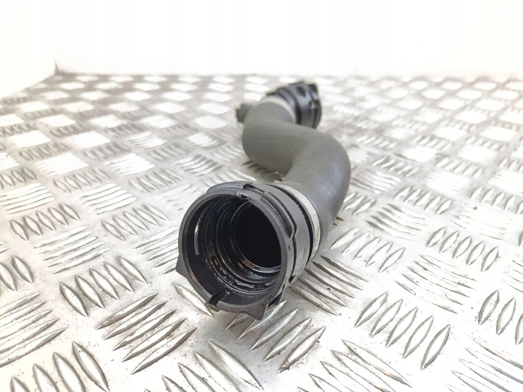 Bmw 1 e81 e87 2007 шланг / пабтрубок  радиатора Недорого