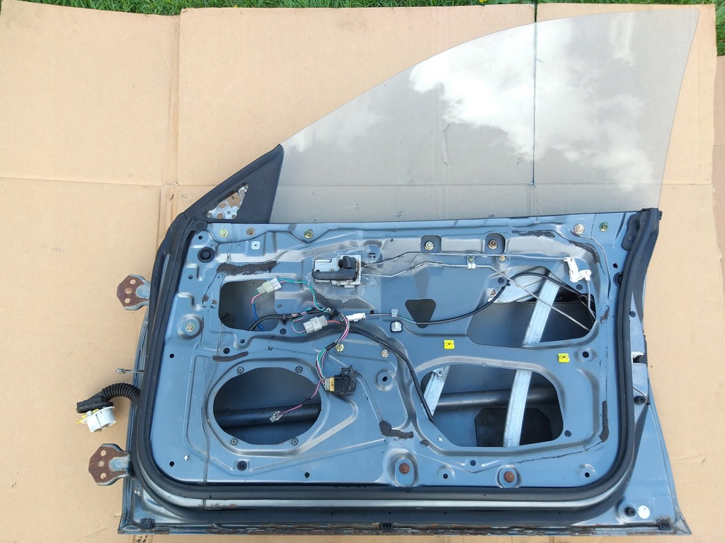 фото №6, Дверь правый перед mazda 323f ba 94-98r дверь правое передние стекло ручка