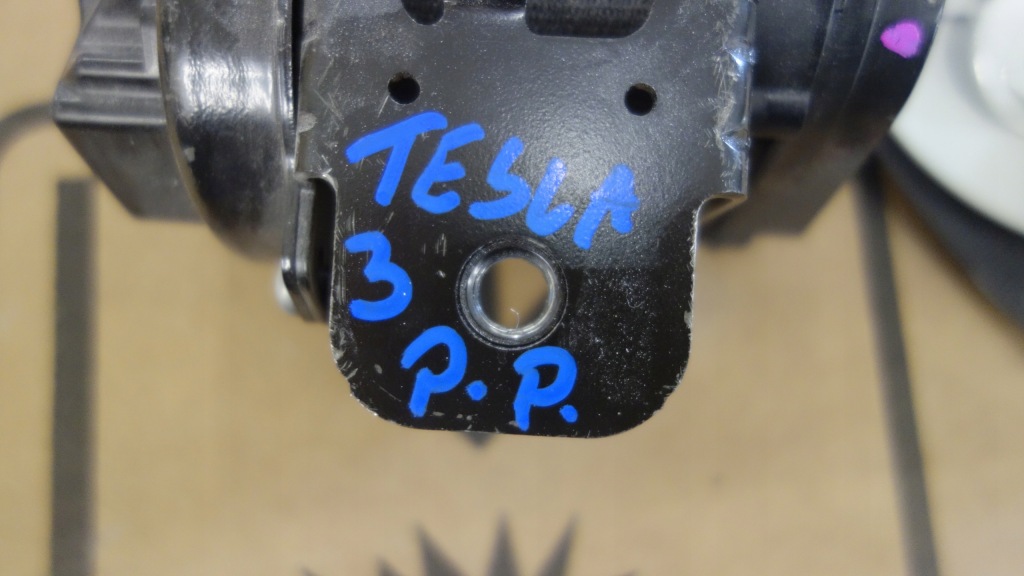 Pas безпеки tesla 3 iii правий перед Ціна