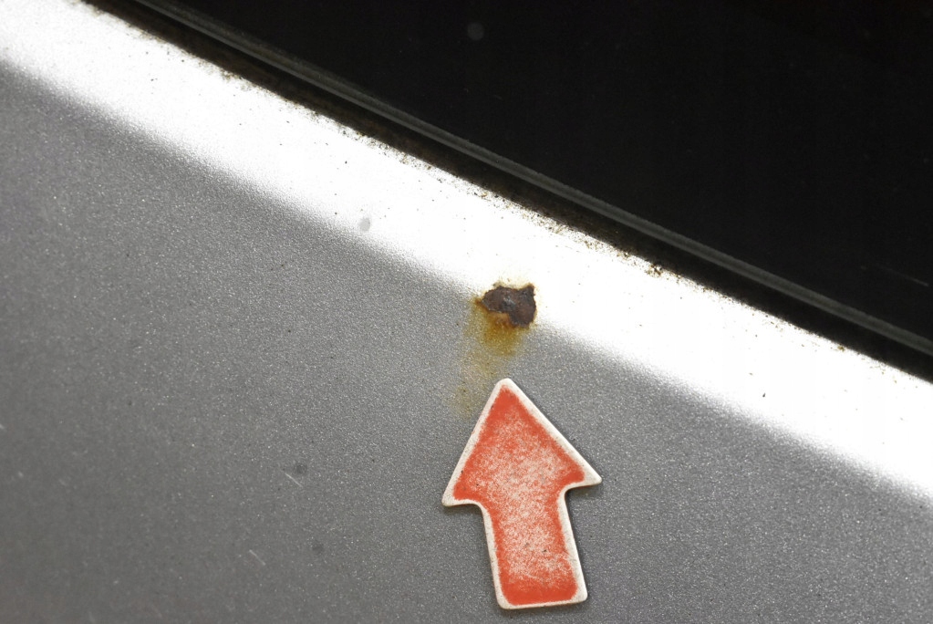 фото №5, Крышка багажника багажника задняя задняя серебристая mitsubishi outlander 1 i 01-08