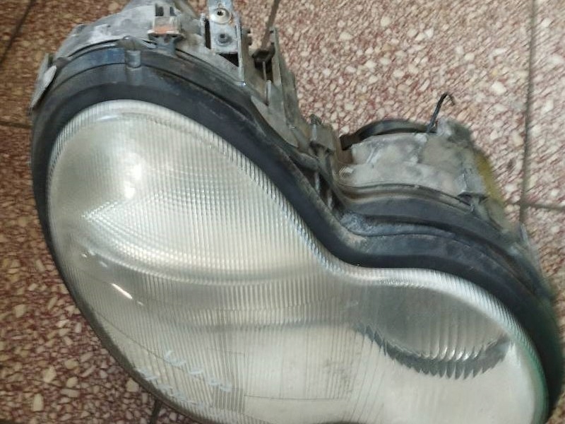 фото №8, Лампа права передня ксенон a2038201261 mercedes w203