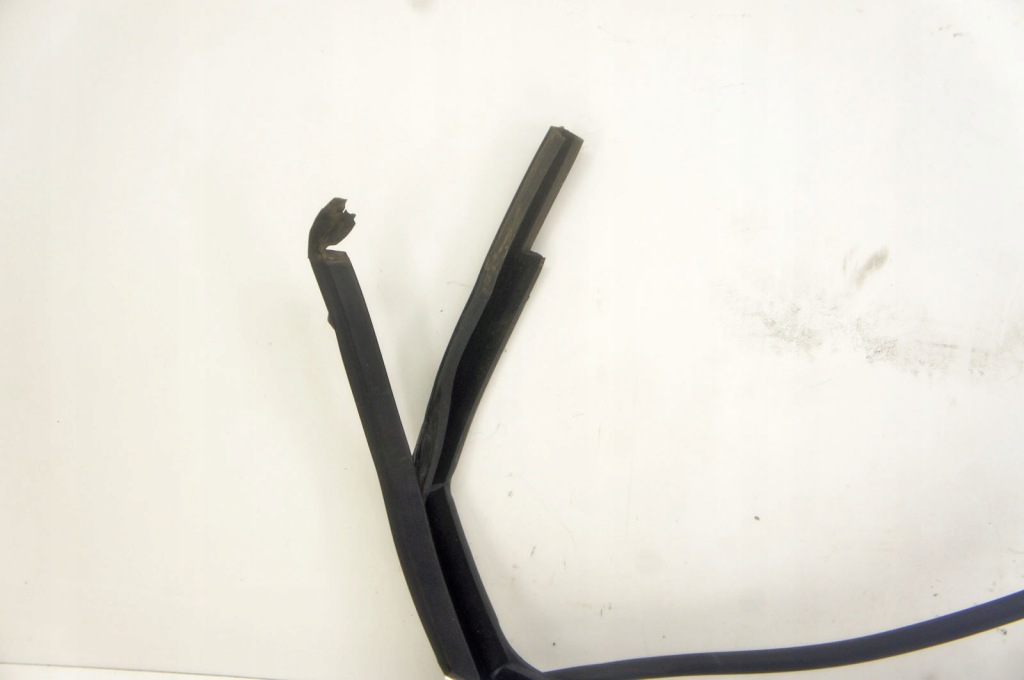 фото №6, Ul145 vw passat b8 прокладка скло двері лівий задня sedan