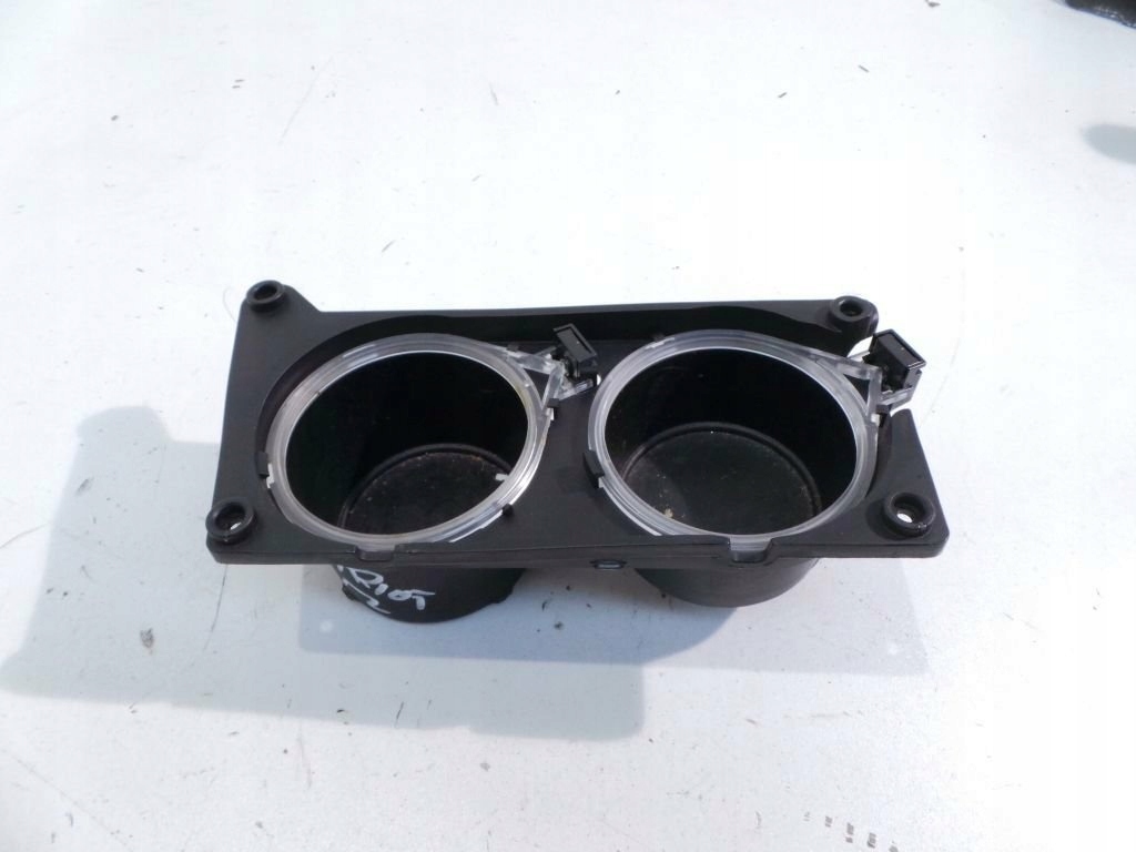 фото №1, Patriot 2013 подставка место na кружки 05108217aa