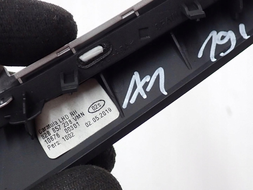 фото №8, Решётка обдув правая europa 82b820902a audi a1 ii 82a gb 19r