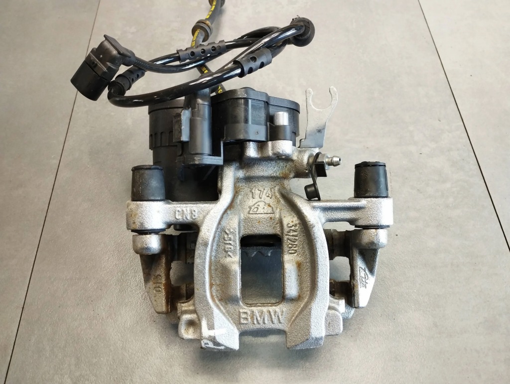 фото №1, Bmw x1 f48 суппорт правый задняя 6880380