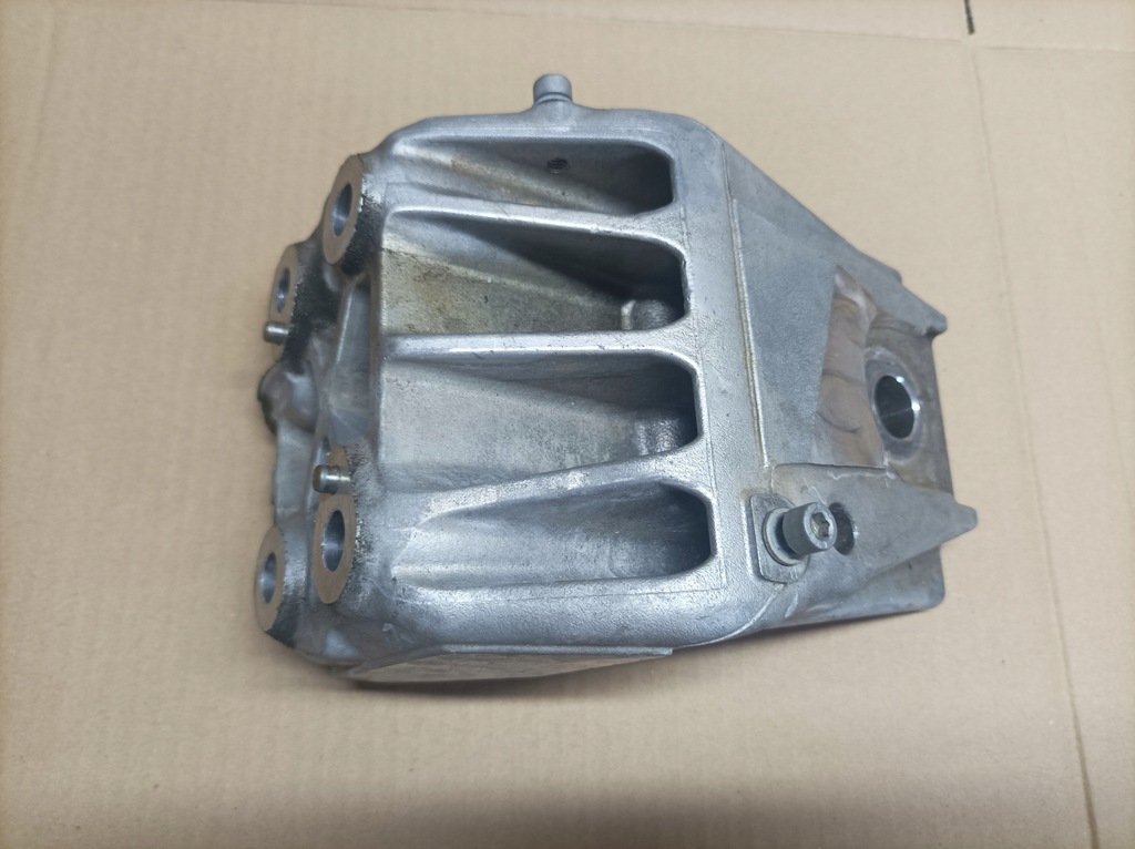 фото №1, Alfa romeo stelvio 2,9 кронштейн двигателя