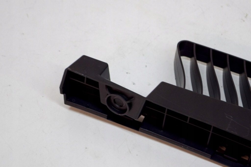 фото №7, Volkswagen id.3 e11 задній бампер середній кронштейн 10a807863 електрика