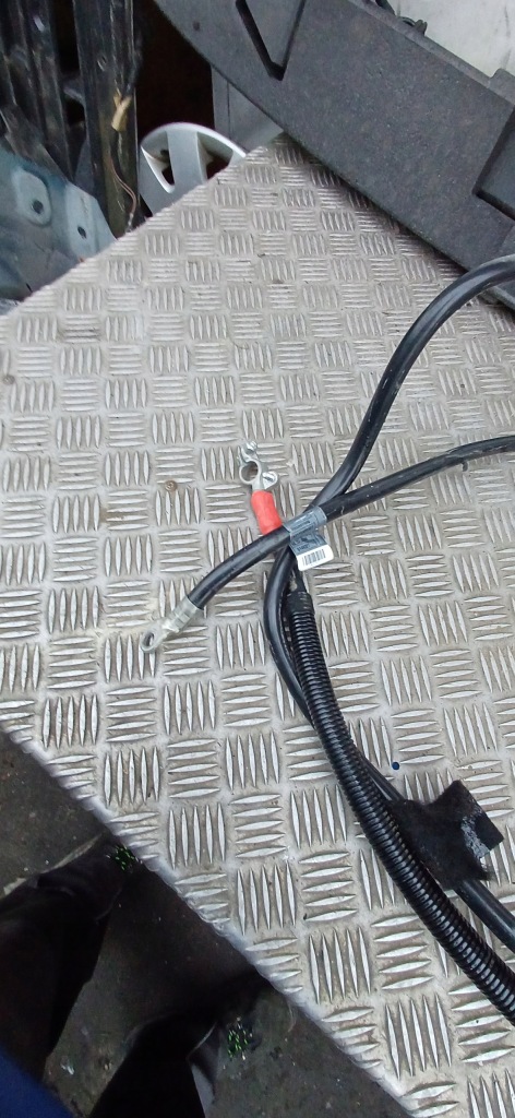 Mercedes w211 шланг плюсовой аккумулятор a2115409407 Цена