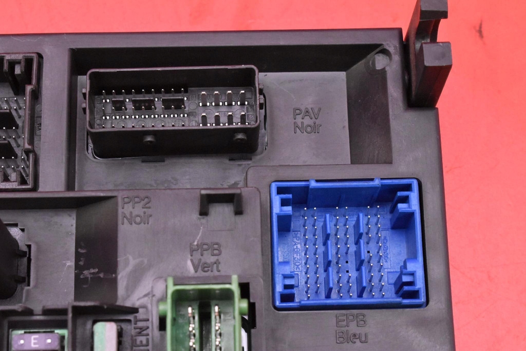 Коробка запобіжників bsi 9664992380 citroen ds5 2.0 hdi 163 km 12-15 Ціна