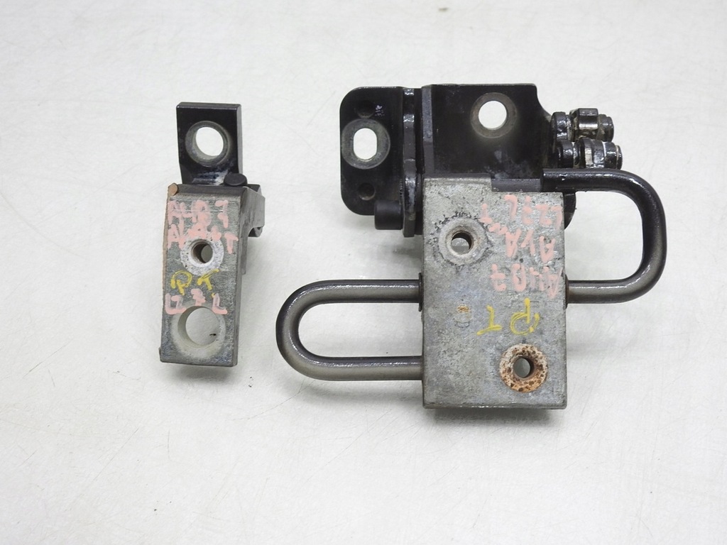 фото №2, Петля петли дверь правый задняя lz7l a4 b7