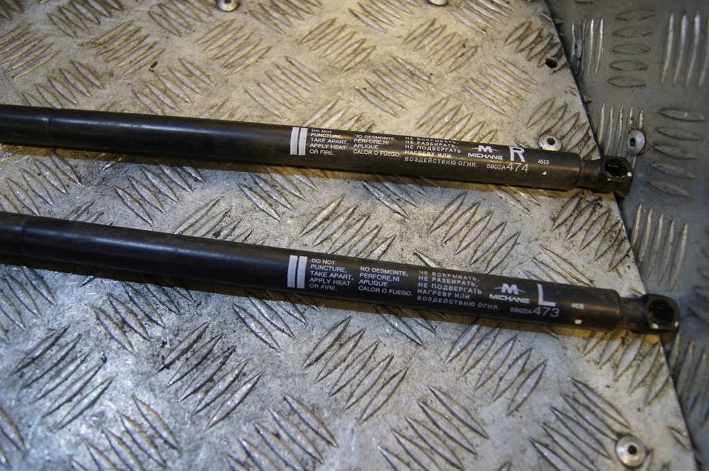 фото №3, Амортизаторы крышки space star ii