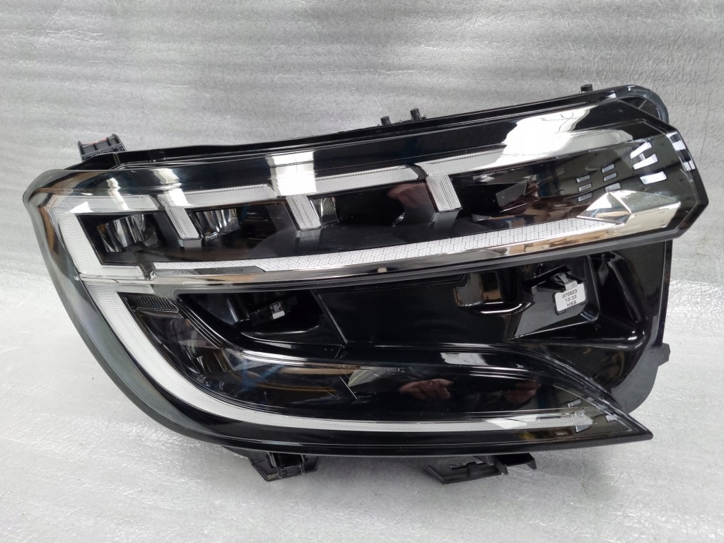 Купити Renault austral full led права лампа 260103381r