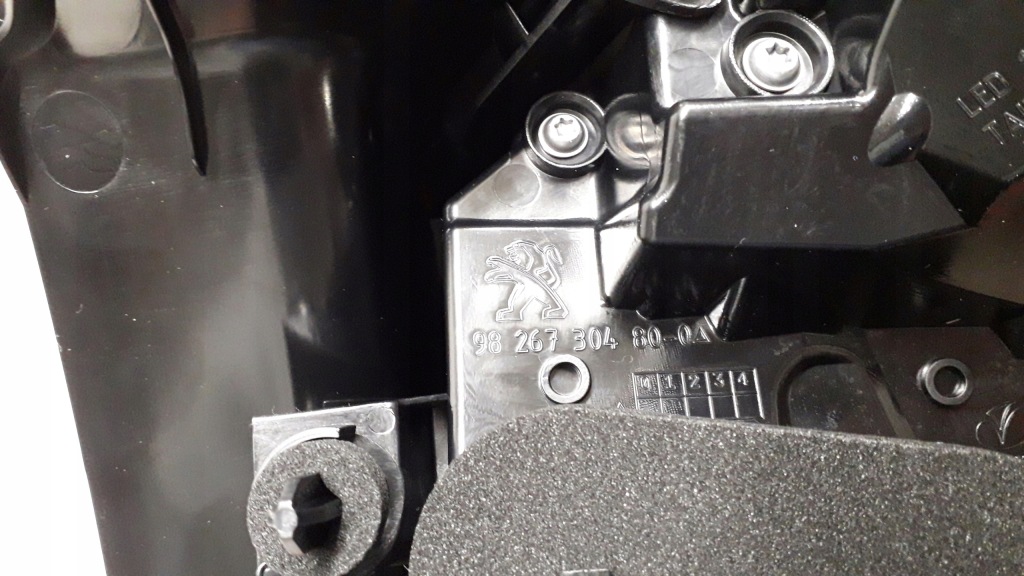 Peugeot 2008 рестайлінг  16- фара ліва задня led - оригінальна - нова 9826730480 Недорого