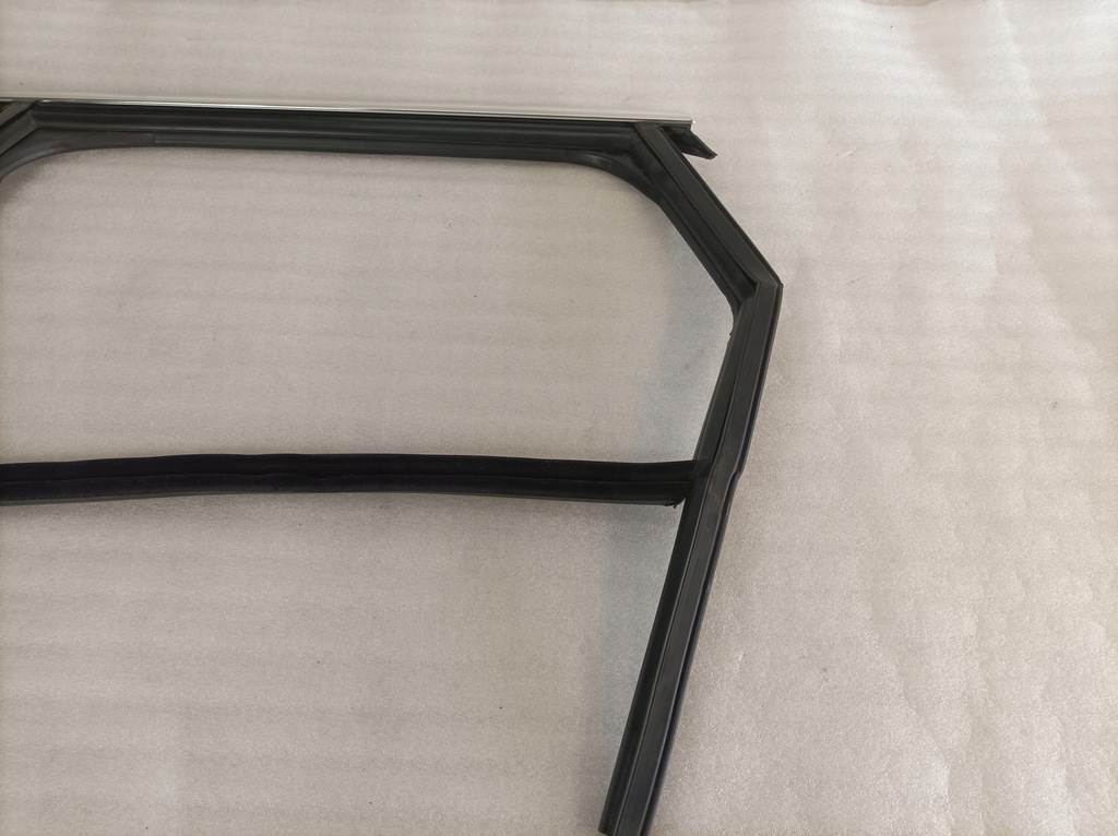 фото №4, Audi a6 c8 kombi хром прокладка дверь левый задняя