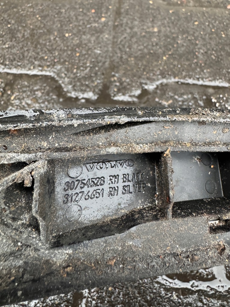 Volvo xc60 рестайлинг  рейлинги кровельные комплект Недорого