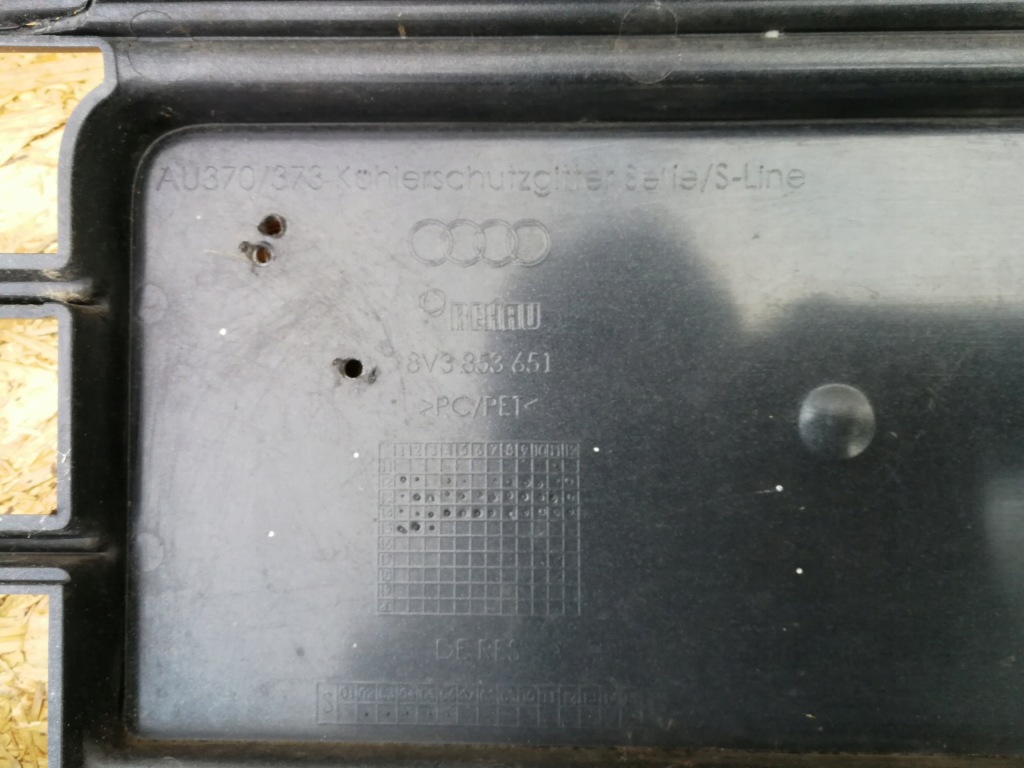 Audi a3 8v 13- решётка  решётка решётка радиатора бампера передний 8v3853651 Доставка