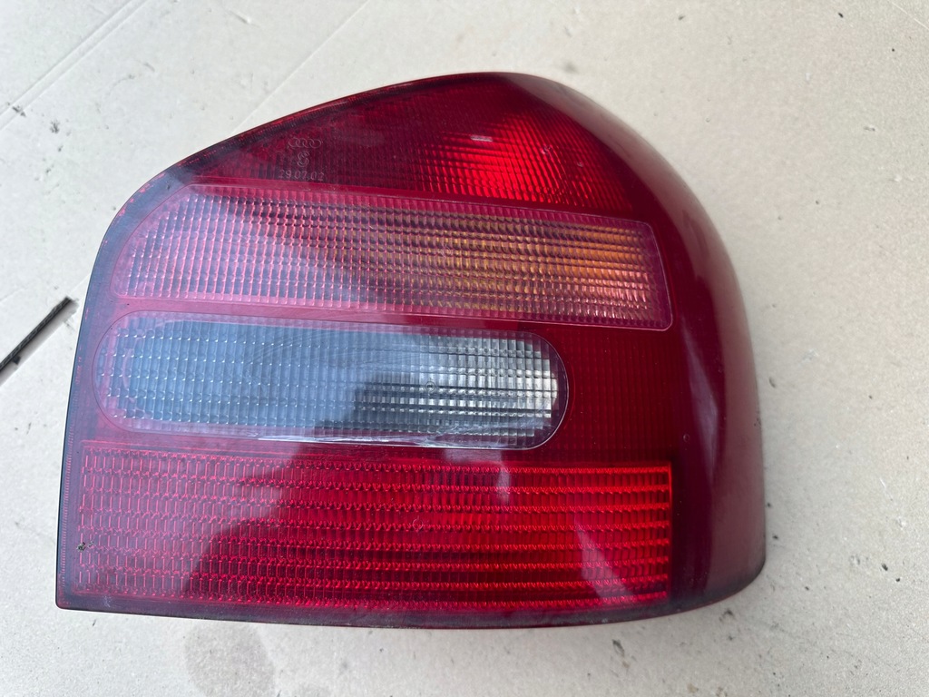 фото №1, Правая лампа задняя audi a3 8l 1995-2000 правый задняя