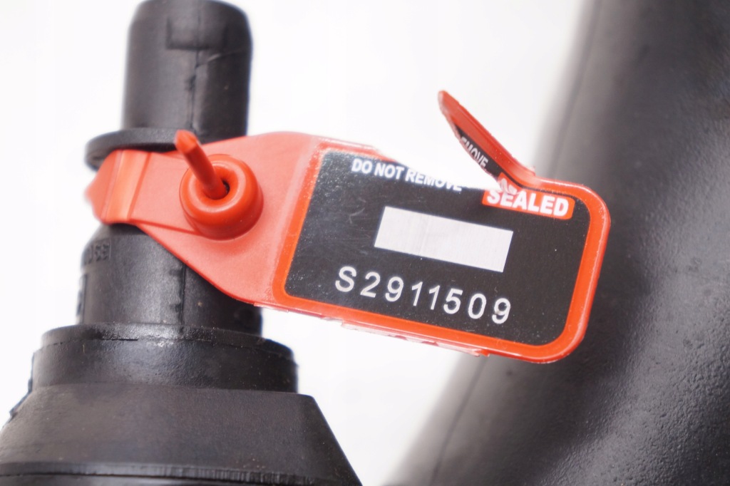 Volvo v70 s60 xc70 шланг труба інтеркулер 30741666 Доставка