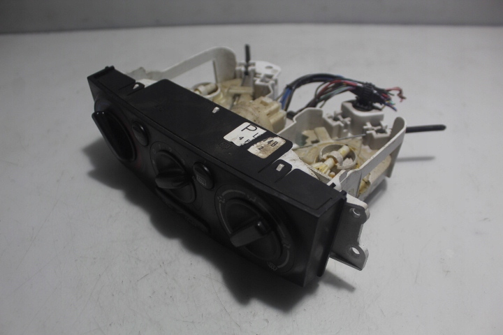 фото №3, Панель управление обдув mazda mpv ii