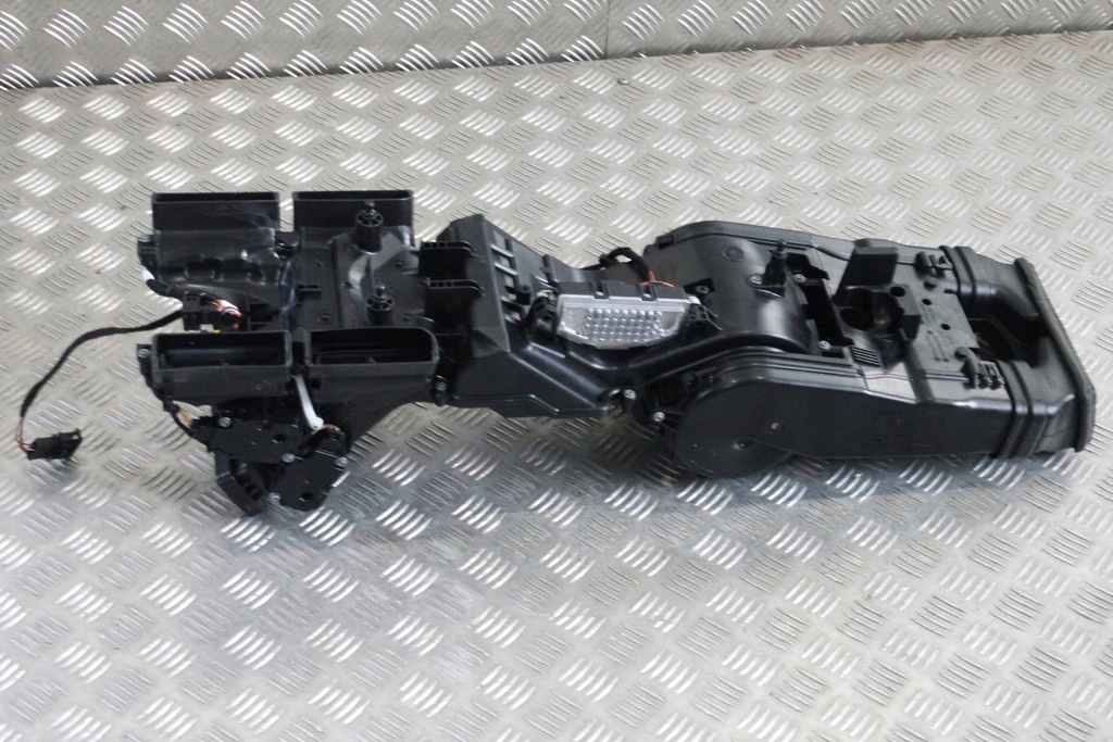 фото №1, Обігрівач малий audi porsche cayenne 9y 4m0819351a