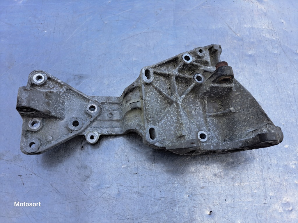 фото №1, Кронштейн кронштейн volvo xc60 2.4 d5 30731516