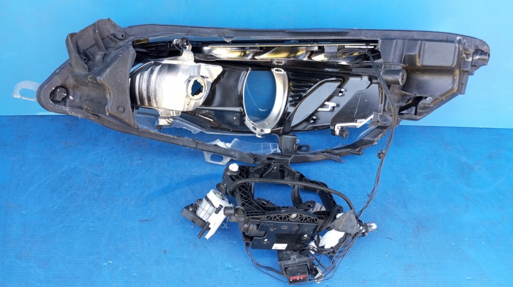 Корпус фара правый  перед led opel astra k v 796.04.000.00 моторчик поворота Оригинал