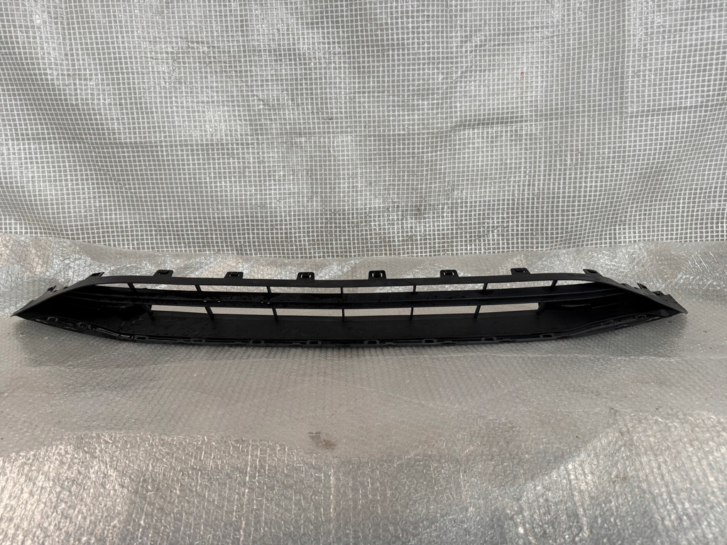 фото №1, Mercedes eklasa w214 решётка бампера средняя