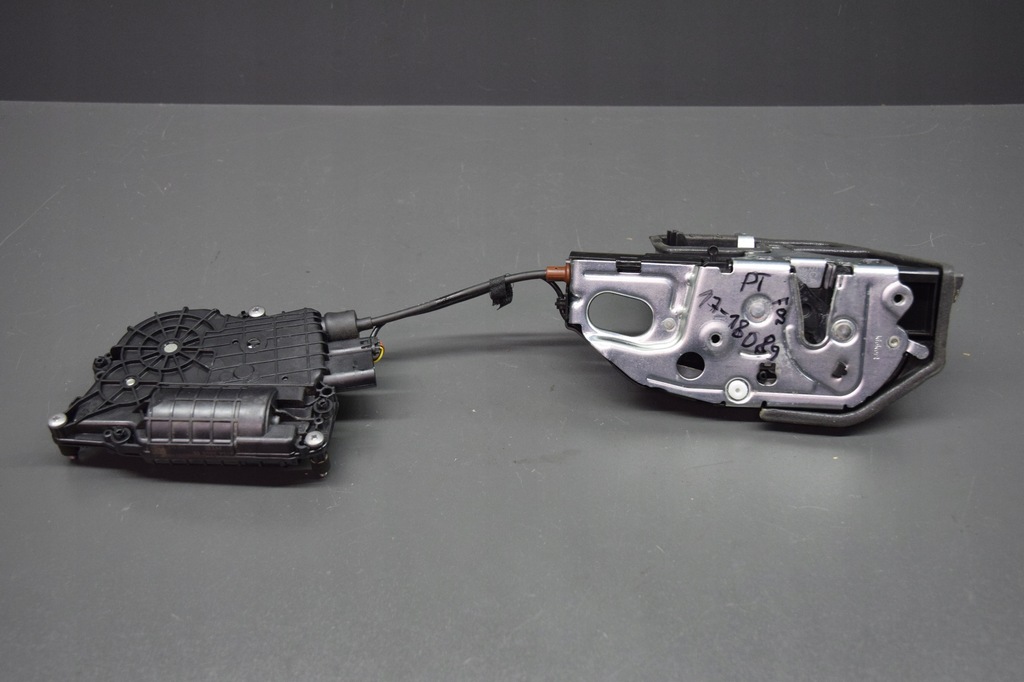 фото №1, Замок дверь правый задняя доводчик soft close bmw 7 f01 f02 2047km!