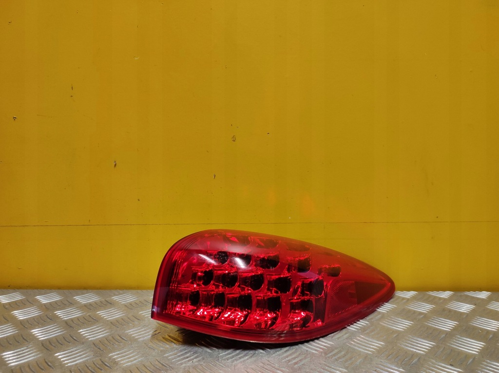 фото №1, Nissan skyline crossover 2009- лампа задняя led r usa