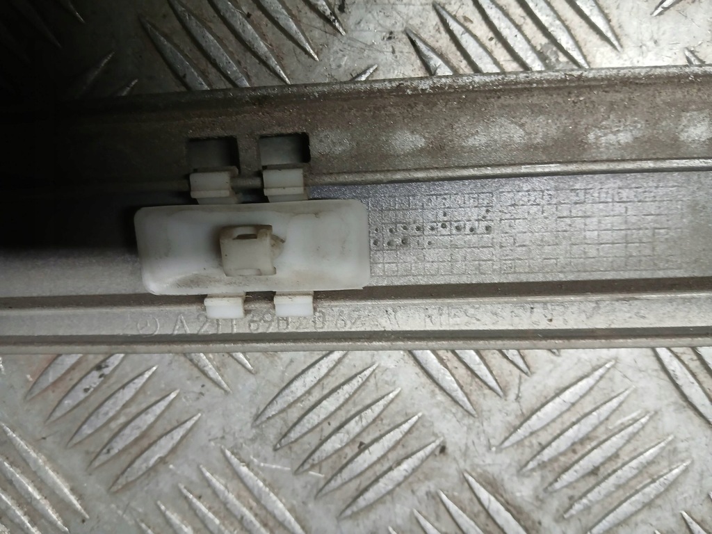 фото №7, Молдинг двері правий перед mercedes e w211